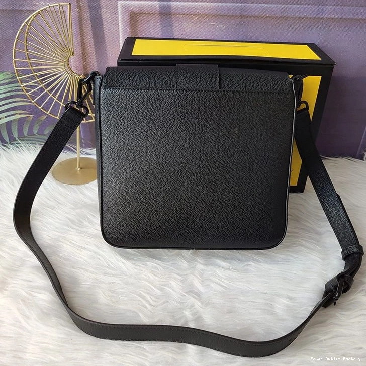 Affordable HOT Baguette Fendi Messenger Medium In Leather Cuoio Romano Black 0711
